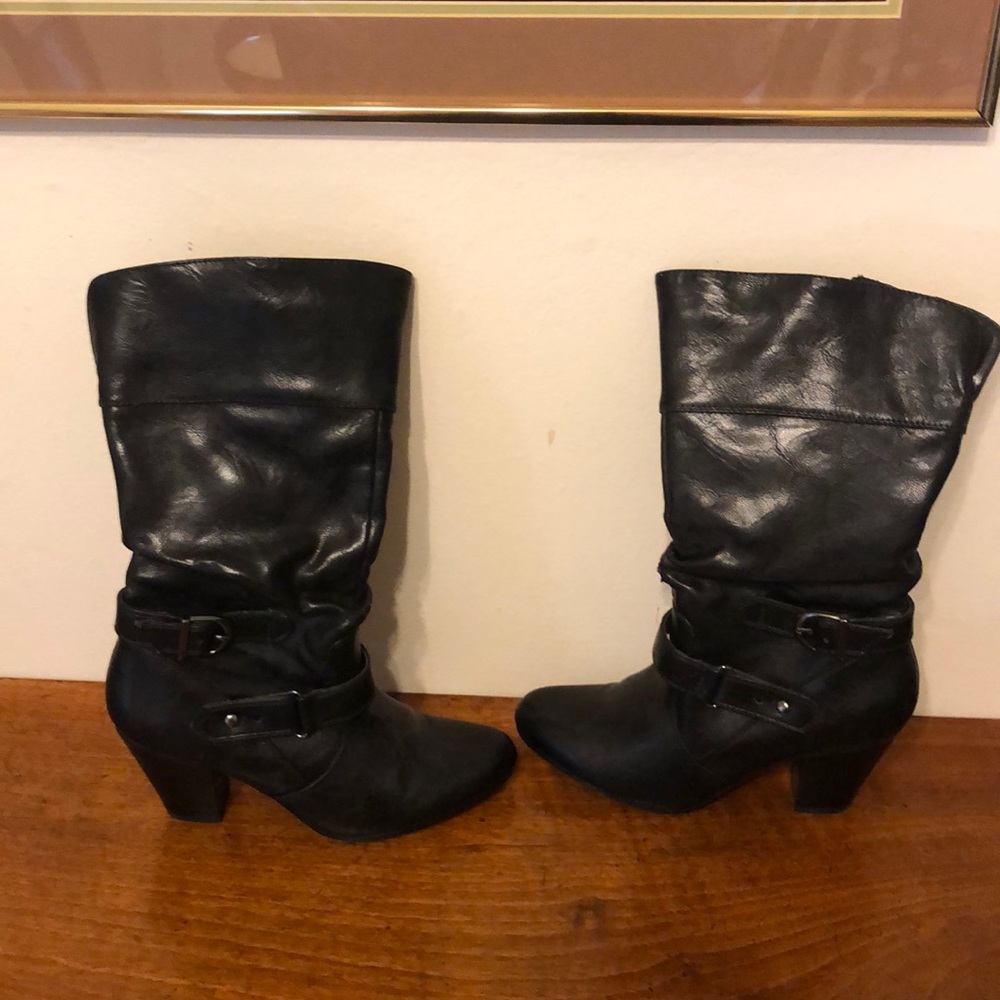 Black size 7 White Mountain mid-calf heel boots.